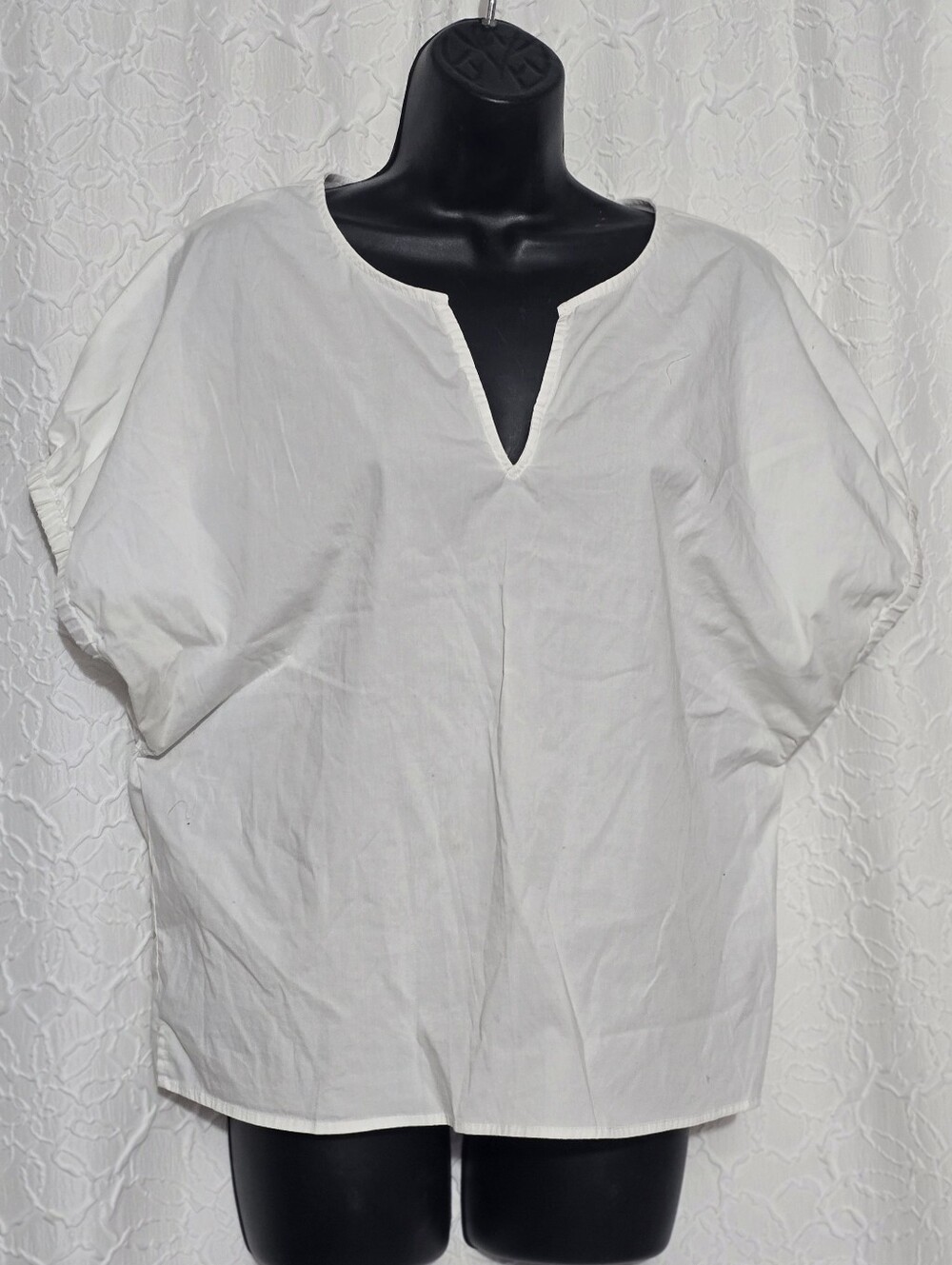 The Limited Short Sleeve Cotton Top V-Neck  Size M